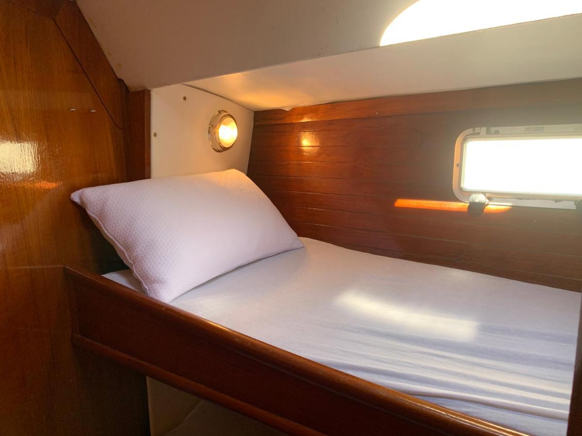 Nuit Sur Un Bateau Hotel La Rochelle  Exterior photo