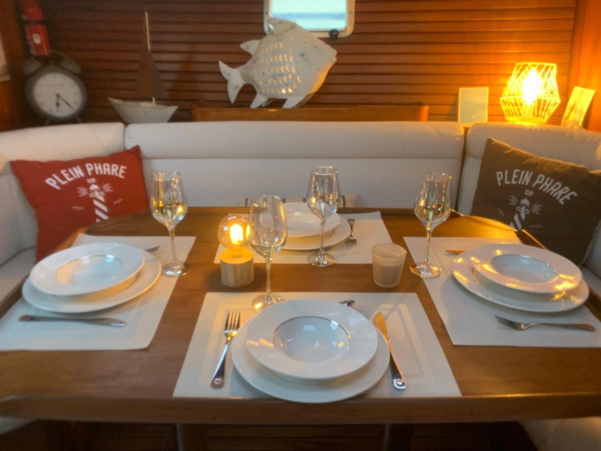 Nuit Sur Un Bateau Hotel La Rochelle  Exterior photo